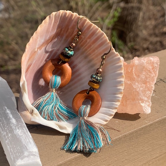 Wooden tassel boho earrings - Picture 5 of 6